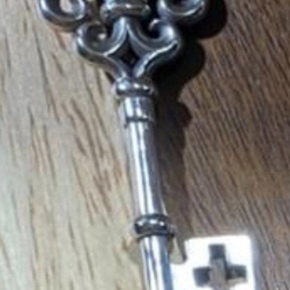 RETIRED James Avery Key of St. Mary Pendant - Picture 2 of 2